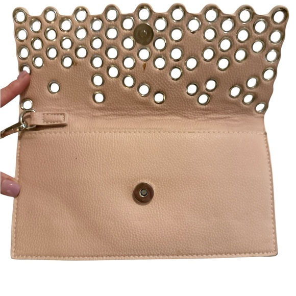 Sondra Roberts Stylish Light Pink Clutch with Grommet Design - Picture 2 of 9